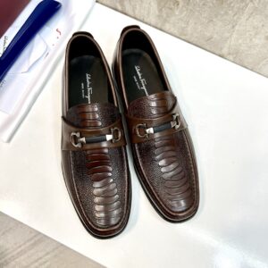 Ferragamo Men’s Loafers in Brown or Black Leather with Textured Grain and Gancini Buckle – 1:1 Replica Quality – FER-SH45