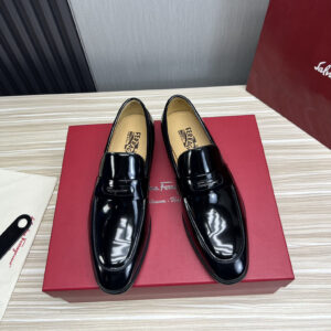 Ferragamo Men’s Black Patent Leather Penny Loafers with Signature Strap – 1:1 Replica Quality – FER-SH44