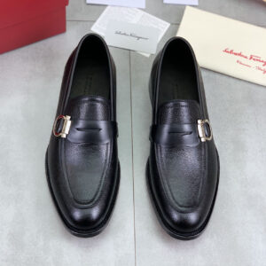 Ferragamo Men’s Black Textured Leather Loafers with Gancini Buckle – 1:1 Replica Quality – FER-SH46