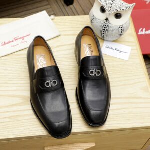 Ferragamo Black Leather Loafer– 1:1 Replica Quality – FER-SH31